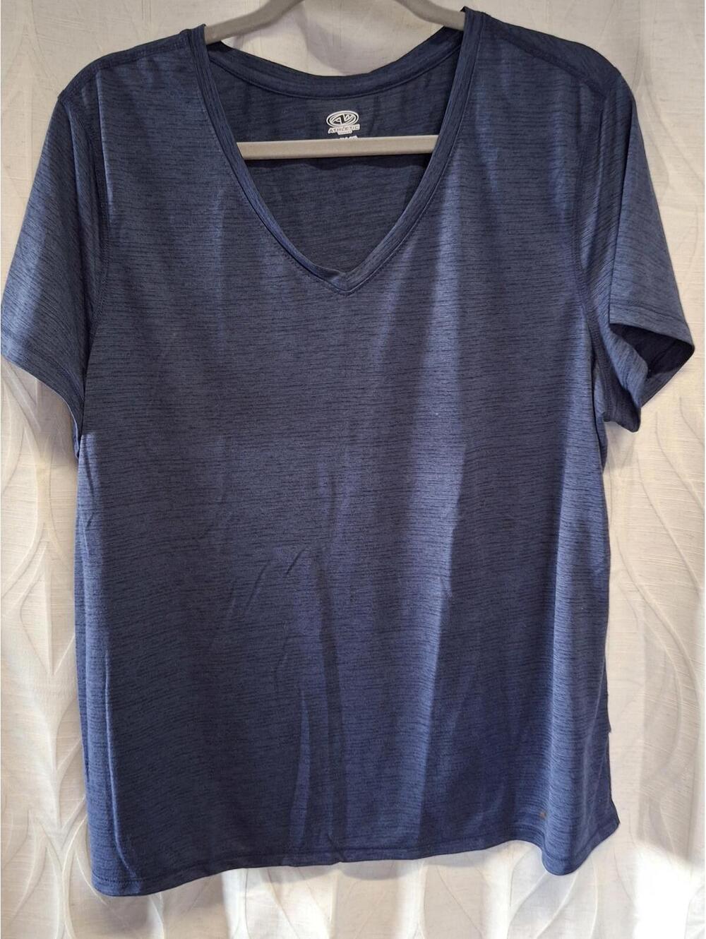 Stylish V-Neck Workout Tee - Comfortable Performance Top